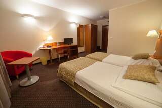 Отель Hotel Major Budget Краков Двухместный номер с 1 кроватью или 2 отдельными кроватями-1